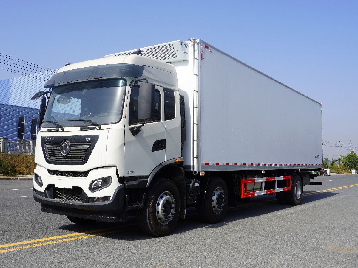 東風(fēng)天錦小三軸冷藏車（8.6米）