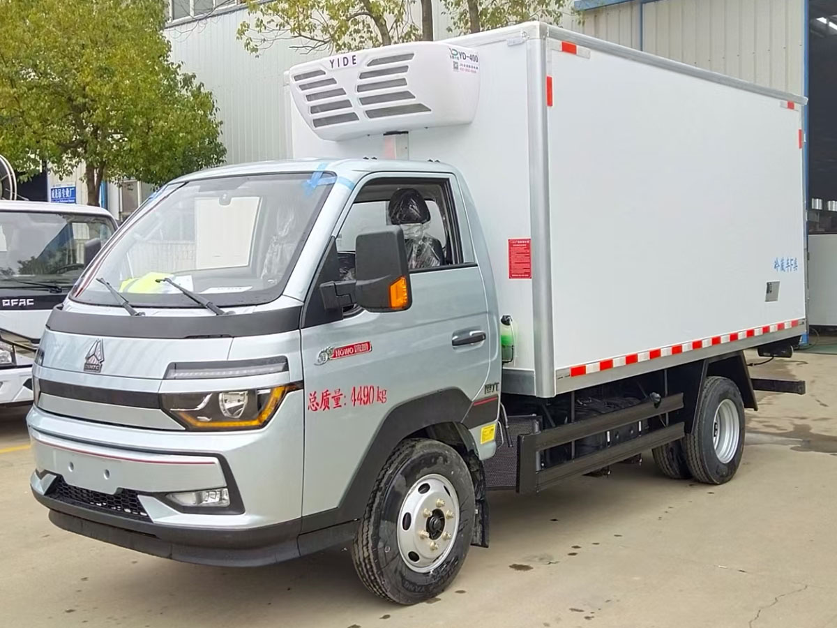 重汽豪沃小智相冷藏車（3.7米）