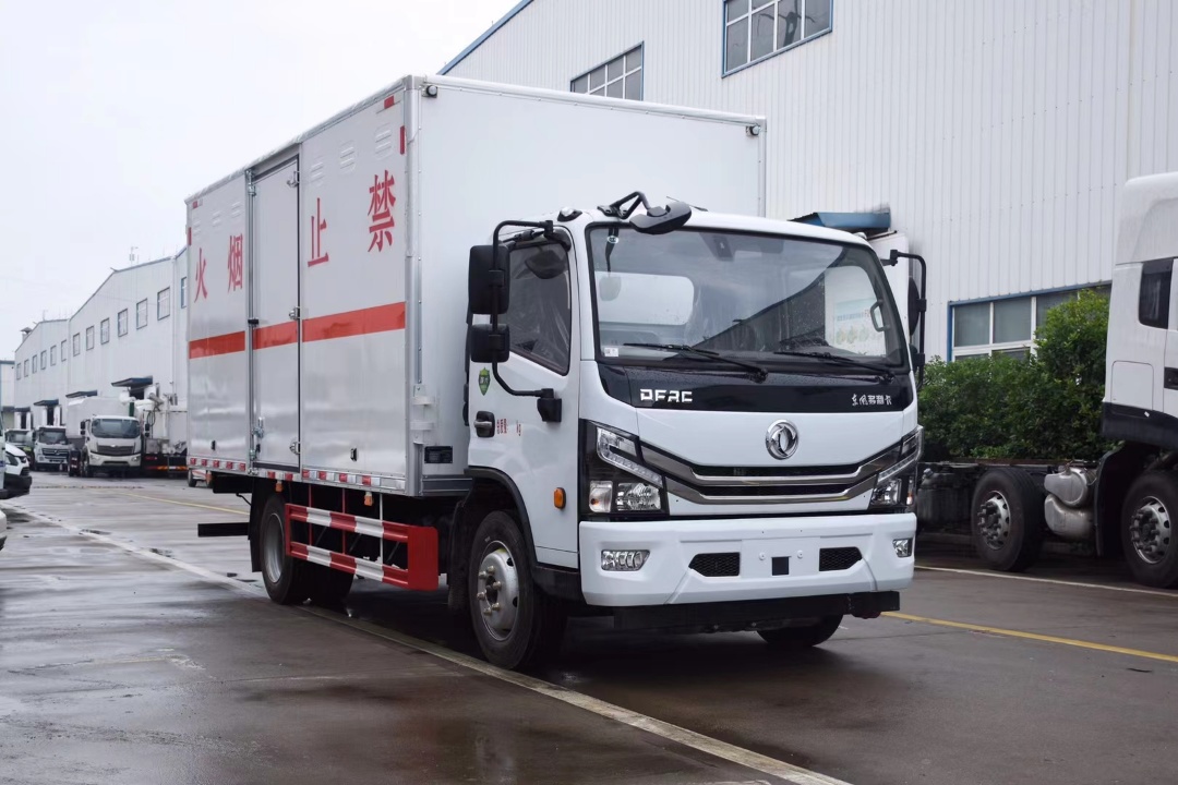 東風(fēng)多利卡D7爆破器材運(yùn)輸車