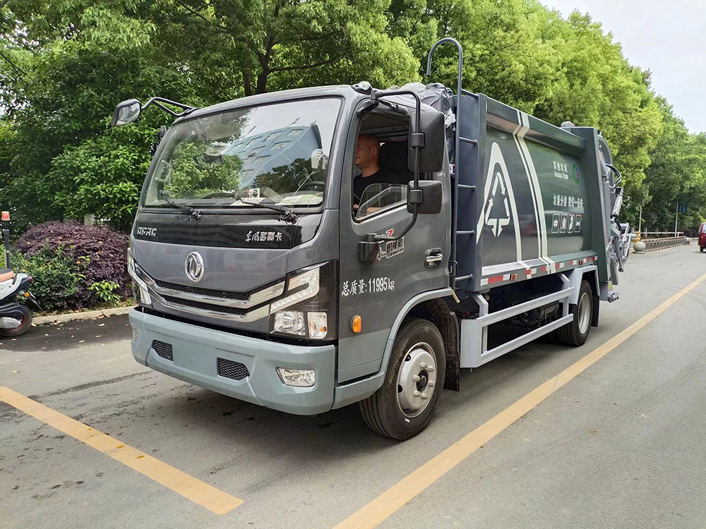 東風多利卡9方垃圾壓縮車